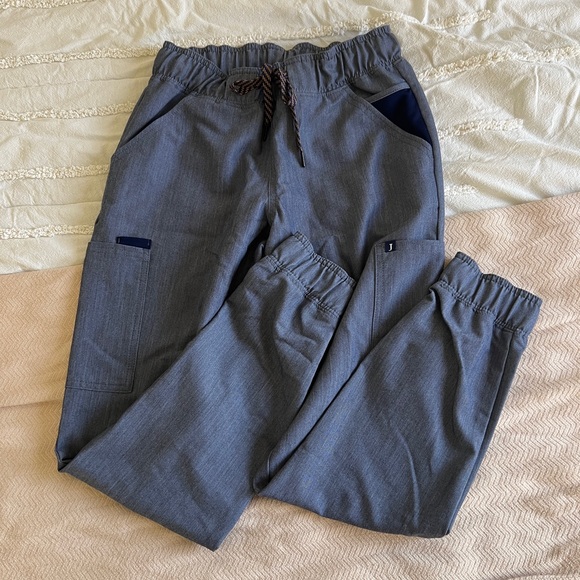 Jaanuu Gray Scrub Set with Navy Accents, Denim Look, Size S&XS - Picture 2 of 5